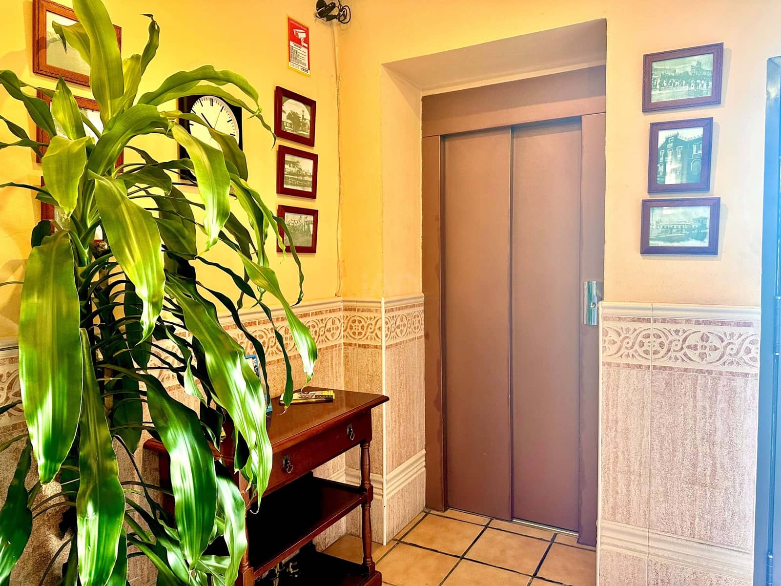 Local Comercial de 25 habitaciones en Huelva ciudad en venta con garaje - 2.300.000 € (Ref: 9987772)