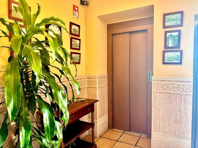 Local Comercial de 25 habitaciones en Huelva ciudad en venta con garaje - 2.300.000 € (Ref: 9987772)