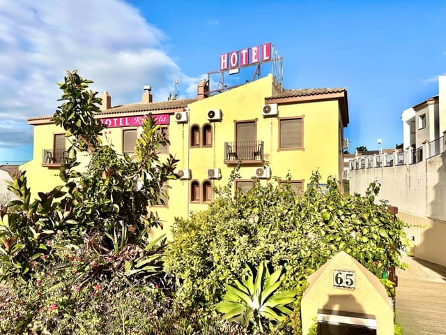 Local Comercial de 25 habitaciones en Huelva ciudad en venta con garaje - 2.300.000 € (Ref: 9987772)