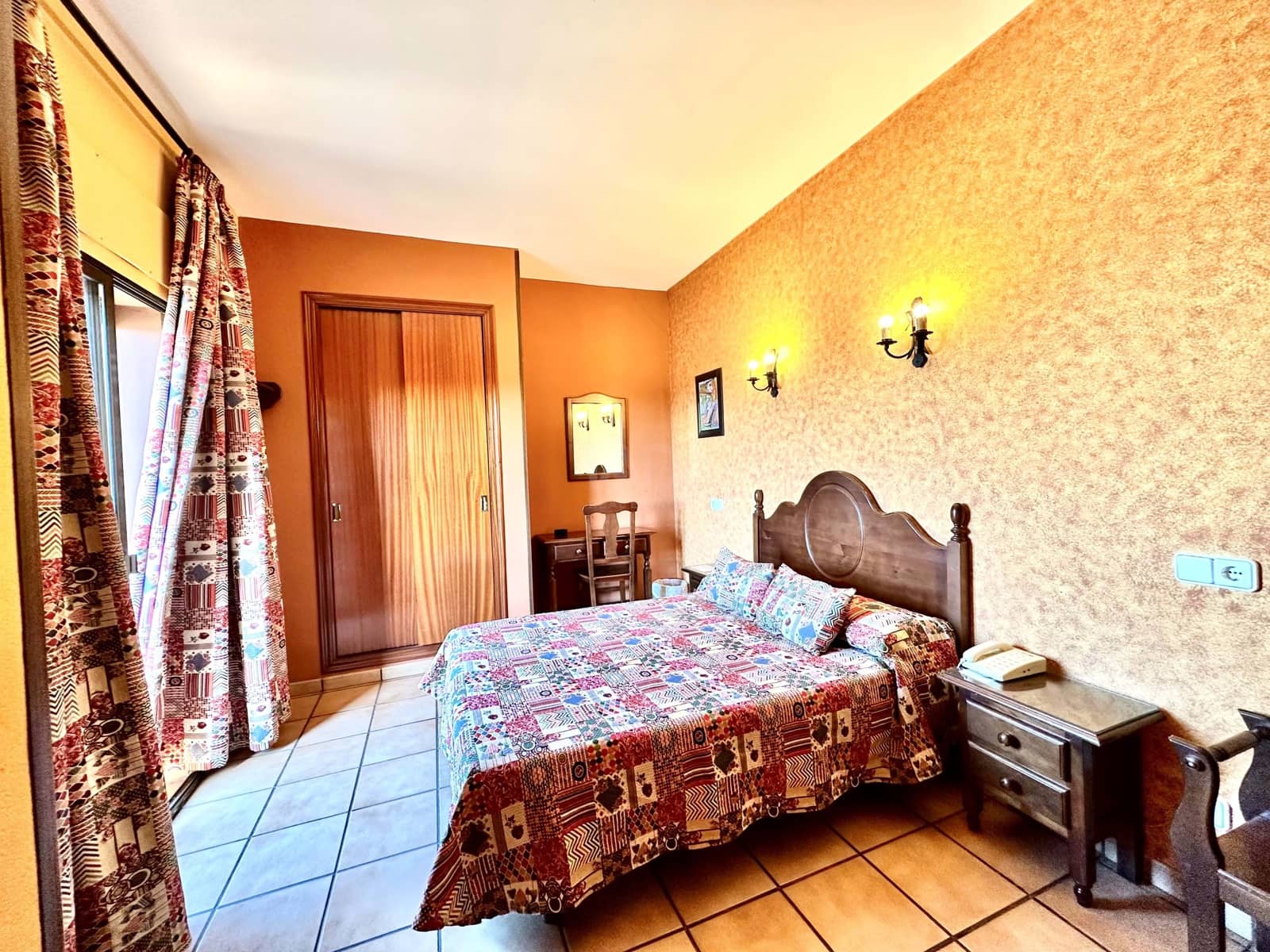 Local Comercial de 25 habitaciones en Huelva ciudad en venta con garaje - 2.300.000 € (Ref: 9987772)