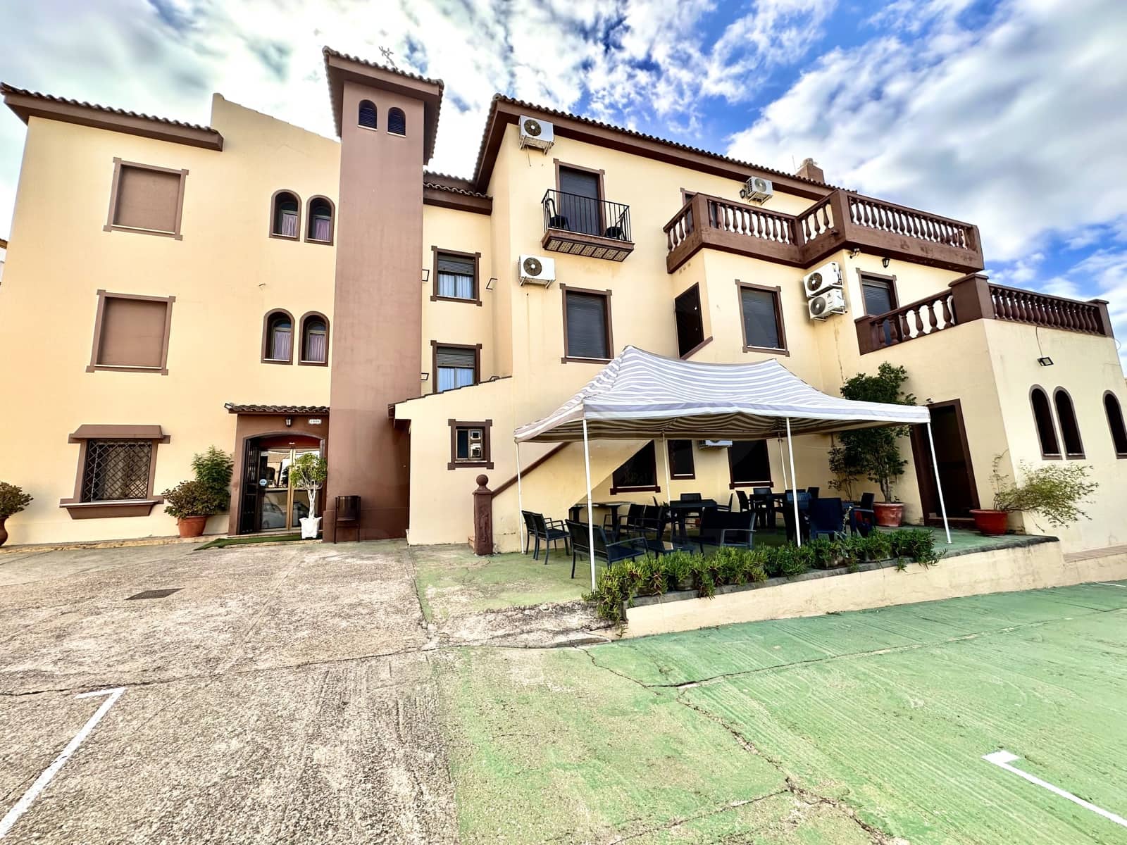Local Comercial de 25 habitaciones en Ayamonte en venta con garaje - 2.300.000 € (Ref: 9987772)