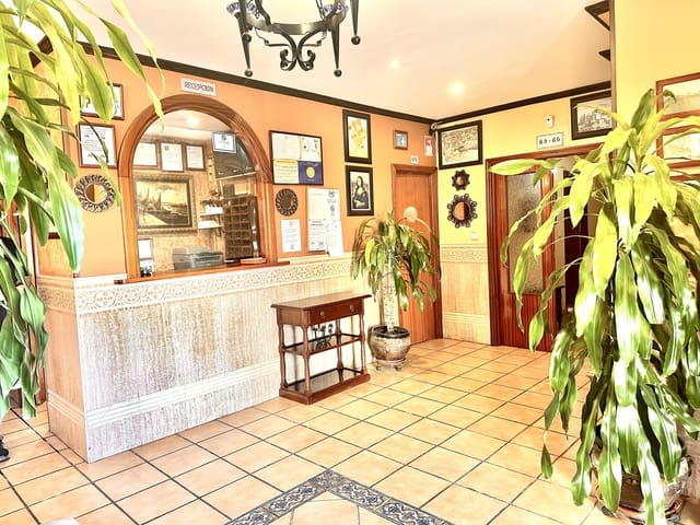 25 quarto Comercial para venda em Ayamonte com garagem - 2 300 000 € (Ref: 9987772)
