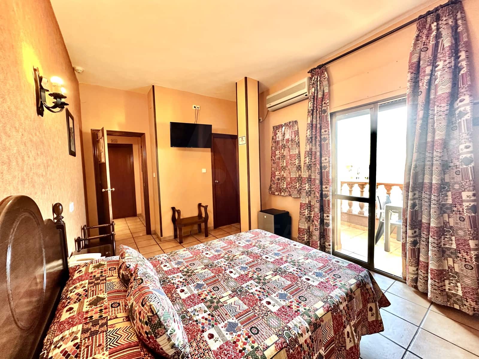 Local Comercial de 25 habitaciones en Ayamonte en venta con garaje - 2.300.000 € (Ref: 9987772)