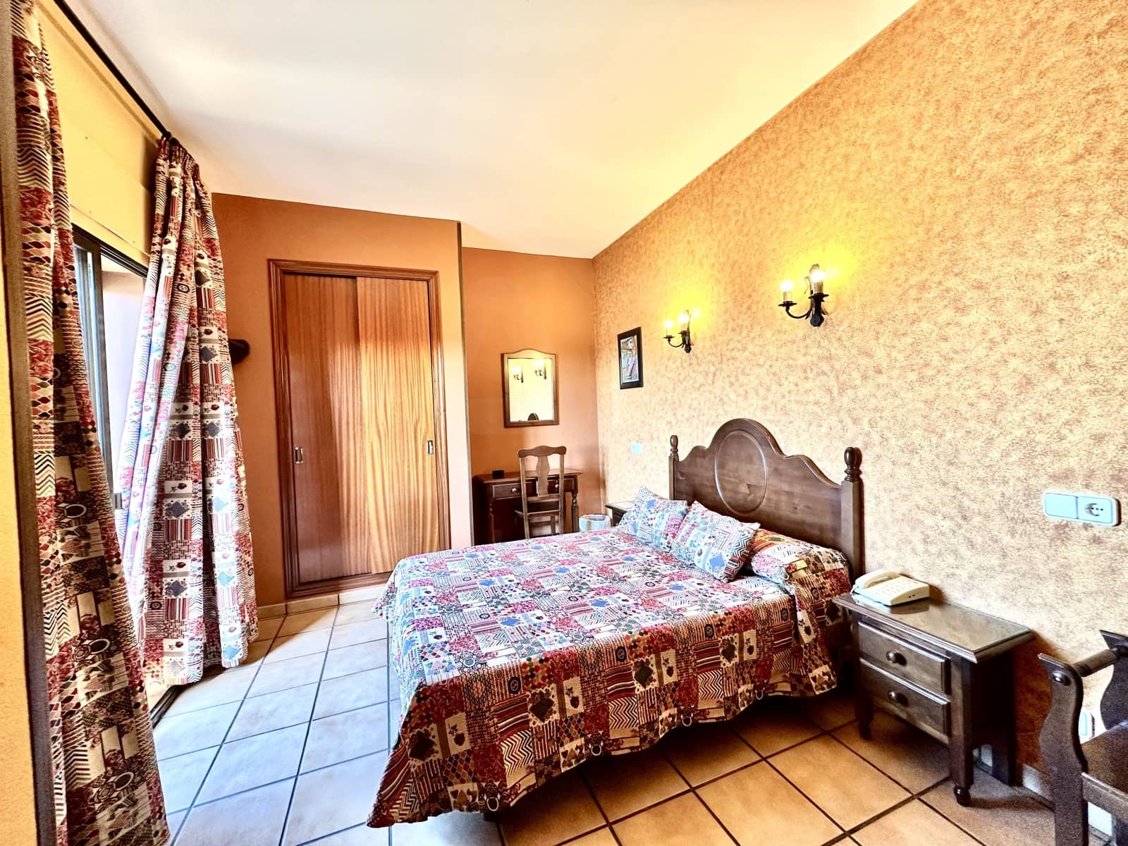 Local Comercial de 25 habitaciones en Ayamonte en venta con garaje - 2.300.000 € (Ref: 9987772)