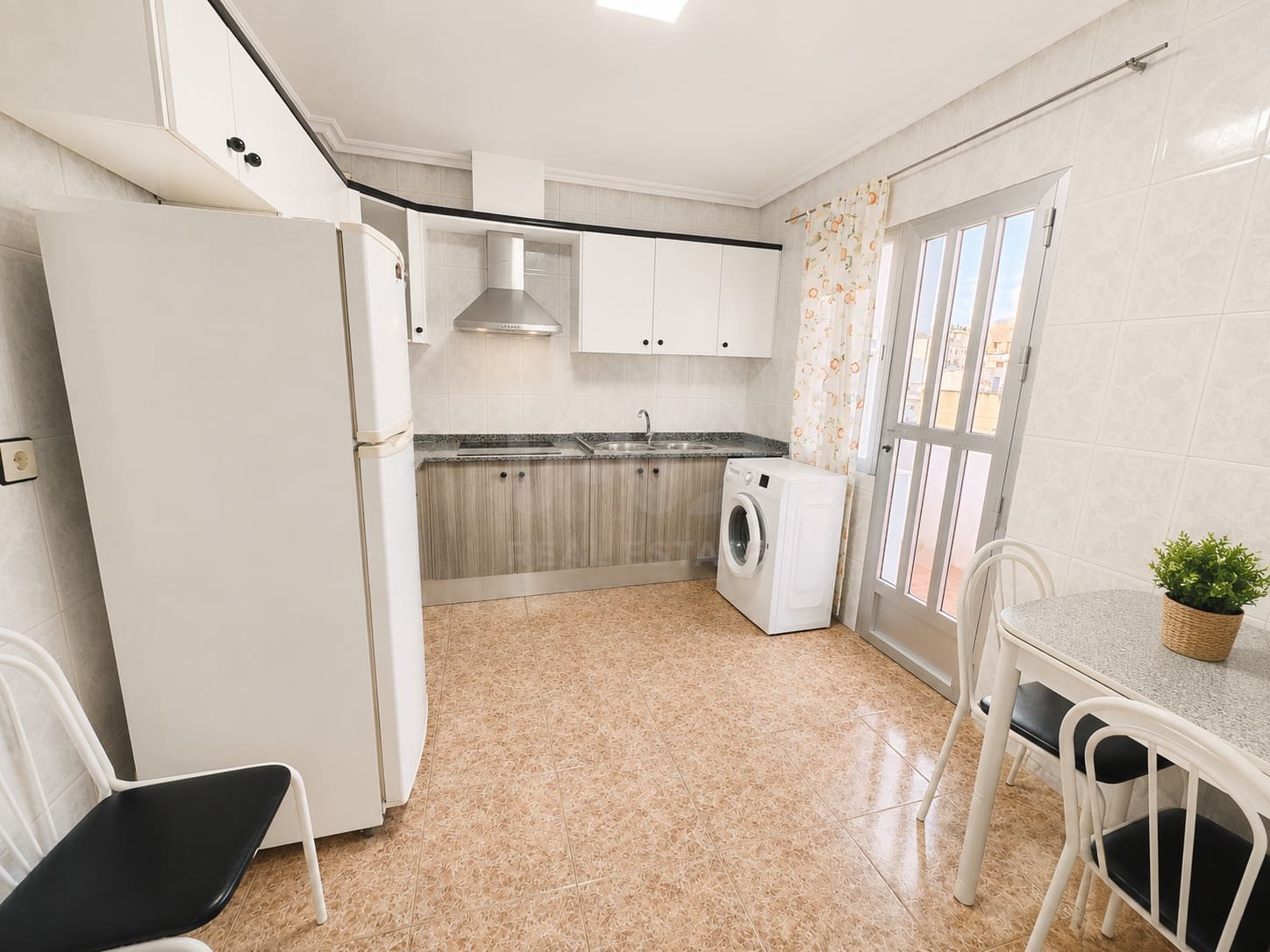 2 Zimmer Apartment zu vermieten in Alcantarilla - 700 € (Ref: 9987774)