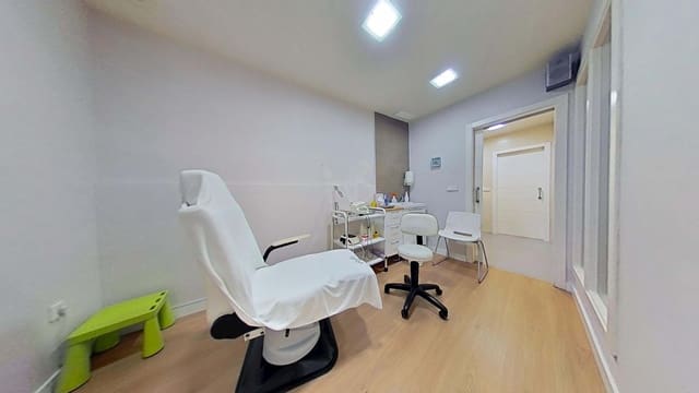 5 soverom Kommersiell til salgs i Alicante by - € 159 500 (Ref: 9987776)