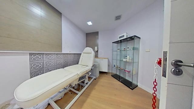 5 soverom Kommersiell til salgs i Alicante by - € 159 500 (Ref: 9987776)