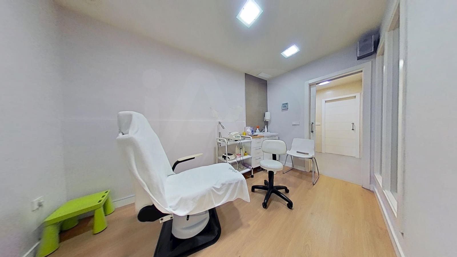 5 bedroom Commercial for sale in Alicante / Alacant city - € 159,500 (Ref: 9987776)
