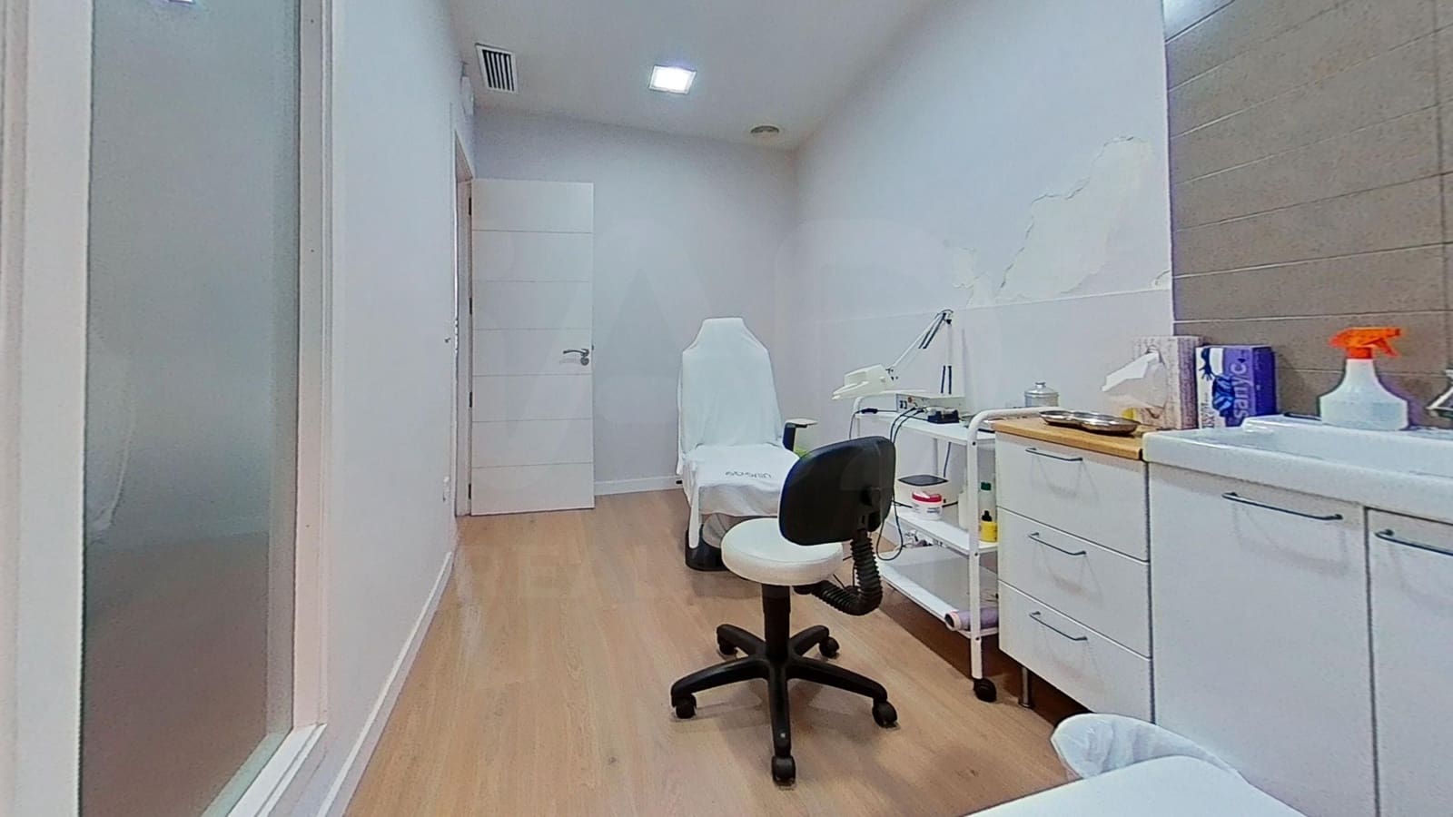5 bedroom Commercial for sale in Alicante / Alacant city - € 159,500 (Ref: 9987776)