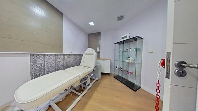 5 slaapkamer Commercieel te koop in Alicante stad - € 159.500 (Ref: 9987776)