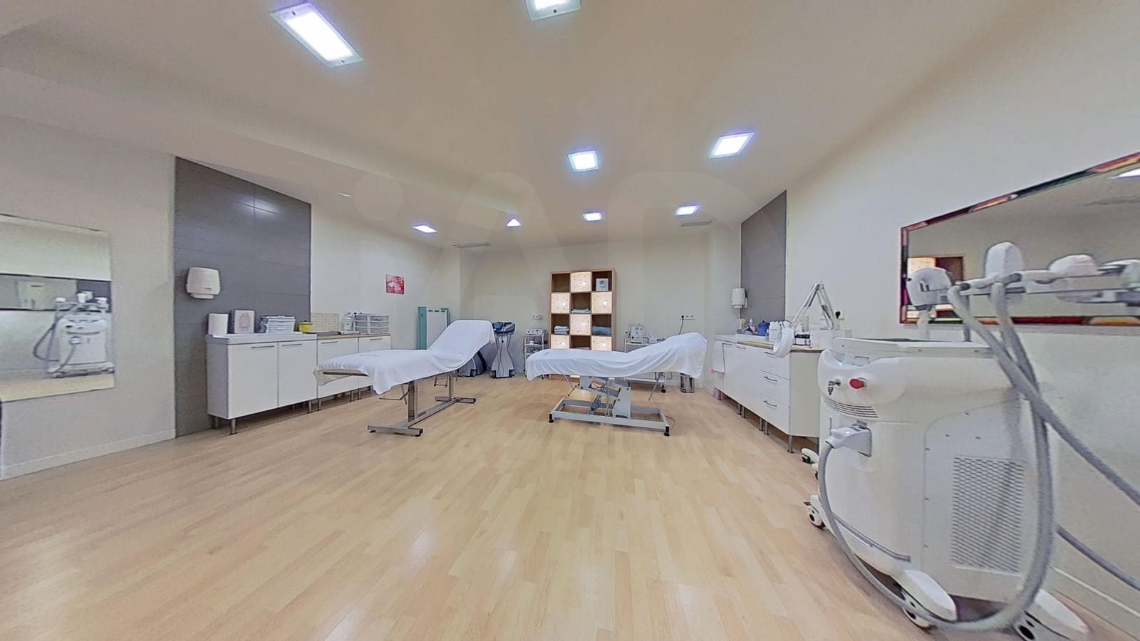 5 bedroom Commercial for sale in Alicante / Alacant city - € 159,500 (Ref: 9987776)