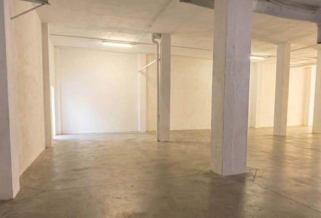 Commercieel te huur in Valencia stad - € 1.200 (Ref: 9987779)