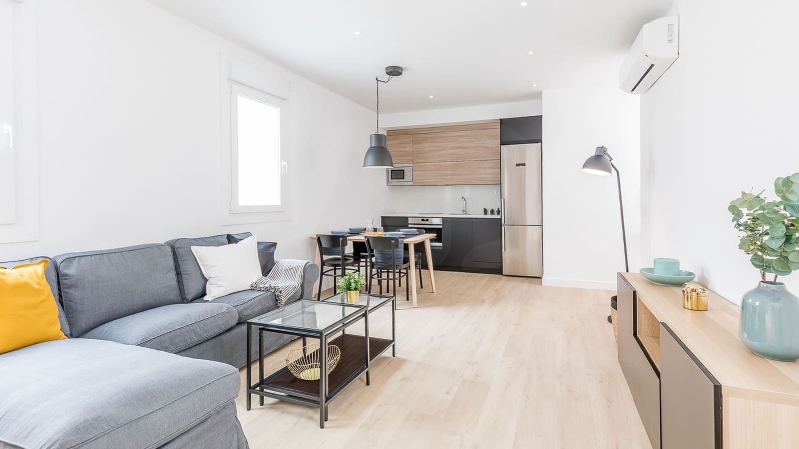 Apartment for rent in Madrid city - € 1,700 (Ref: 9987783)