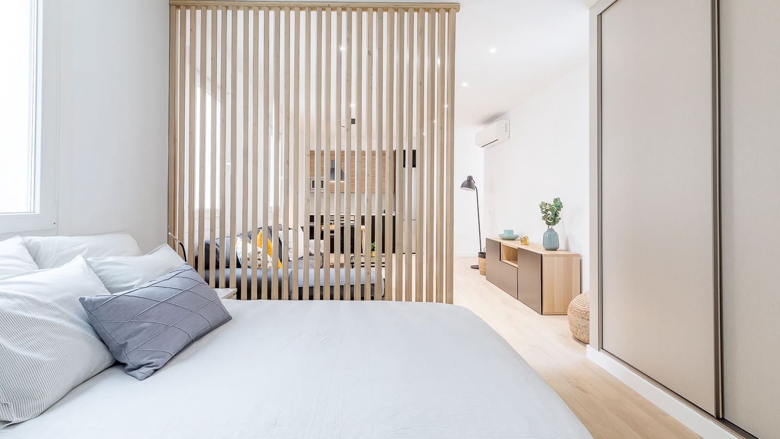 Apartment for rent in Madrid city - € 1,700 (Ref: 9987783)