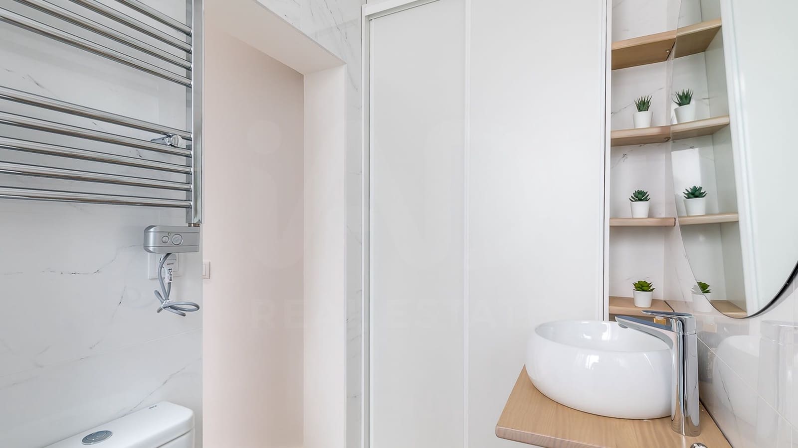 Apartment for rent in Madrid city - € 1,700 (Ref: 9987783)