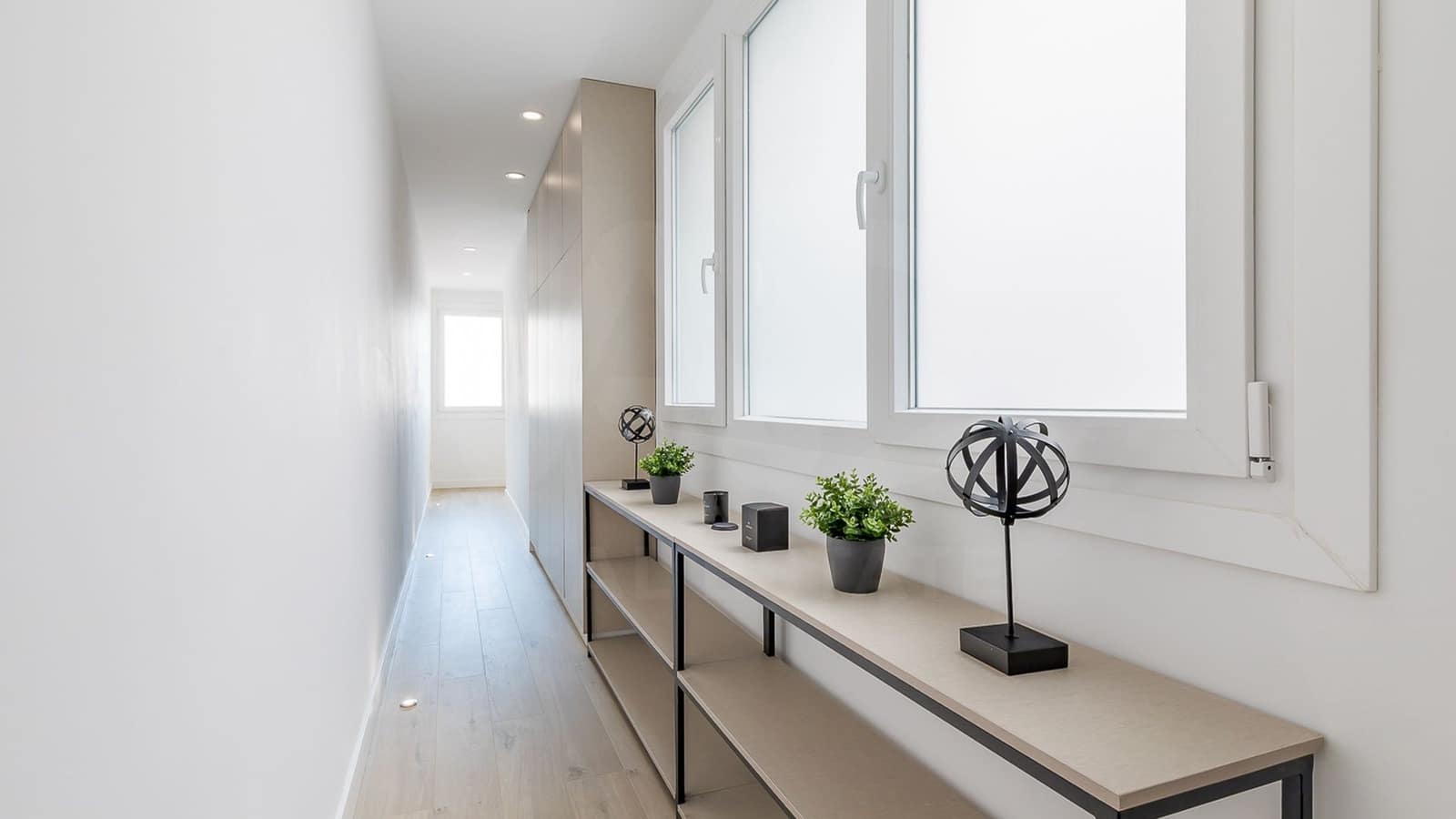 Apartment for rent in Madrid city - € 1,700 (Ref: 9987783)