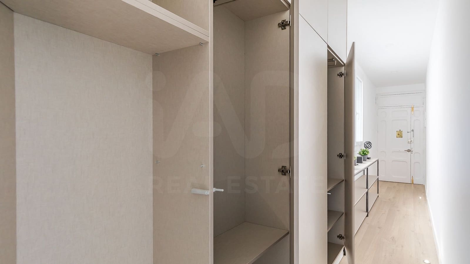 Apartment for rent in Madrid city - € 1,700 (Ref: 9987783)