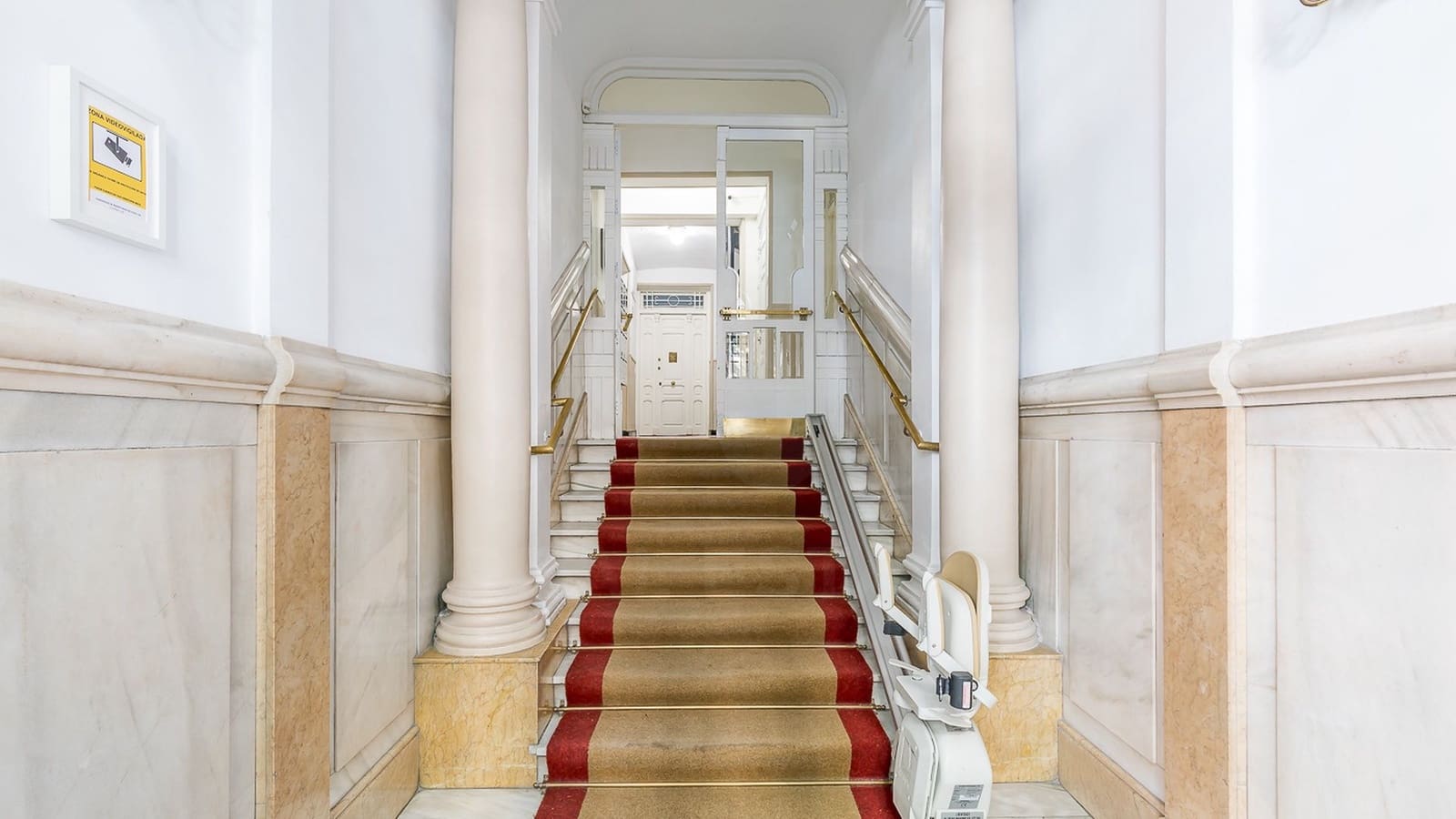 Apartment for rent in Madrid city - € 1,700 (Ref: 9987783)