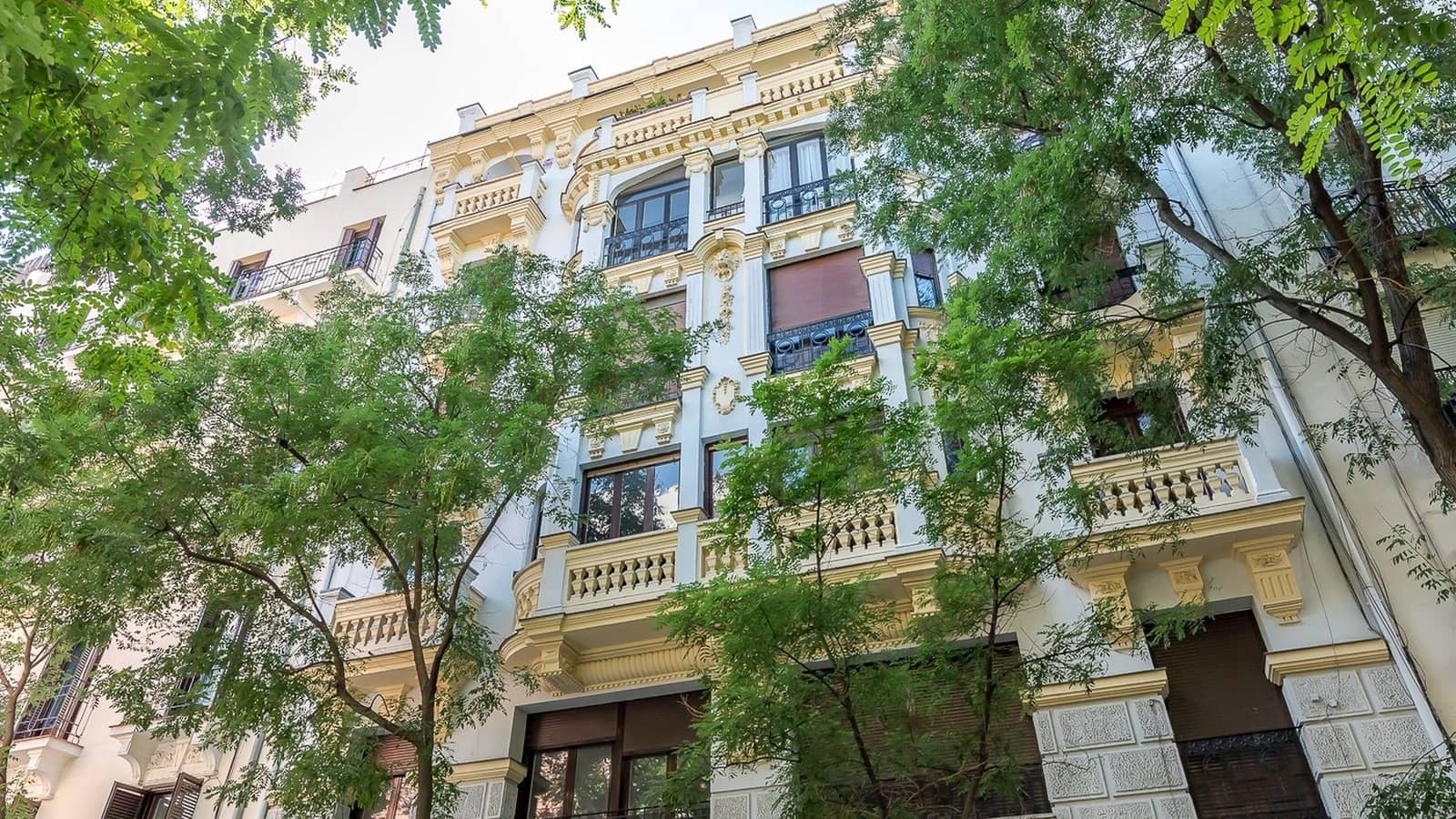 Apartment for rent in Madrid city - € 1,700 (Ref: 9987783)