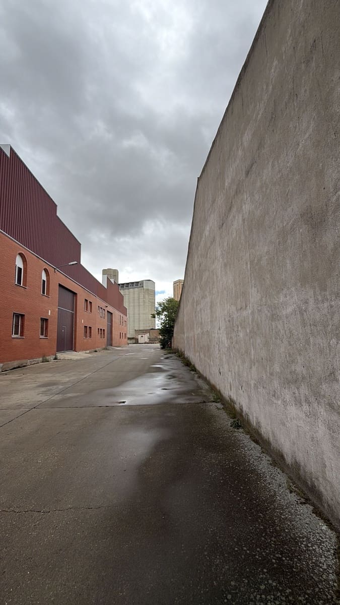 Erhverv til salg i Valladolid by - € 95.000 (Ref: 9987784)