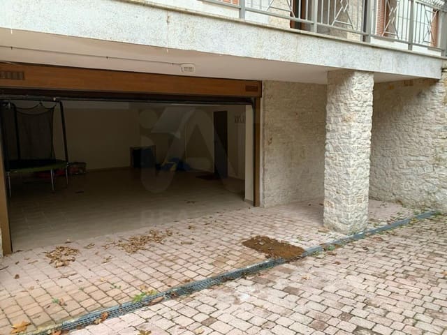 7 slaapkamer Villa te koop in Huesca stad met garage - € 890.000 (Ref: 9987785)