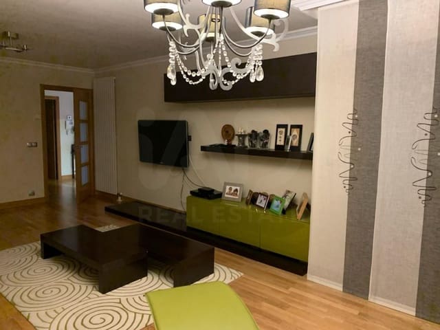 7 slaapkamer Villa te koop in Huesca stad met garage - € 890.000 (Ref: 9987785)