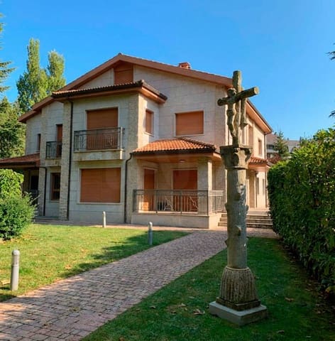 7 slaapkamer Villa te koop in Huesca stad met garage - € 890.000 (Ref: 9987785)