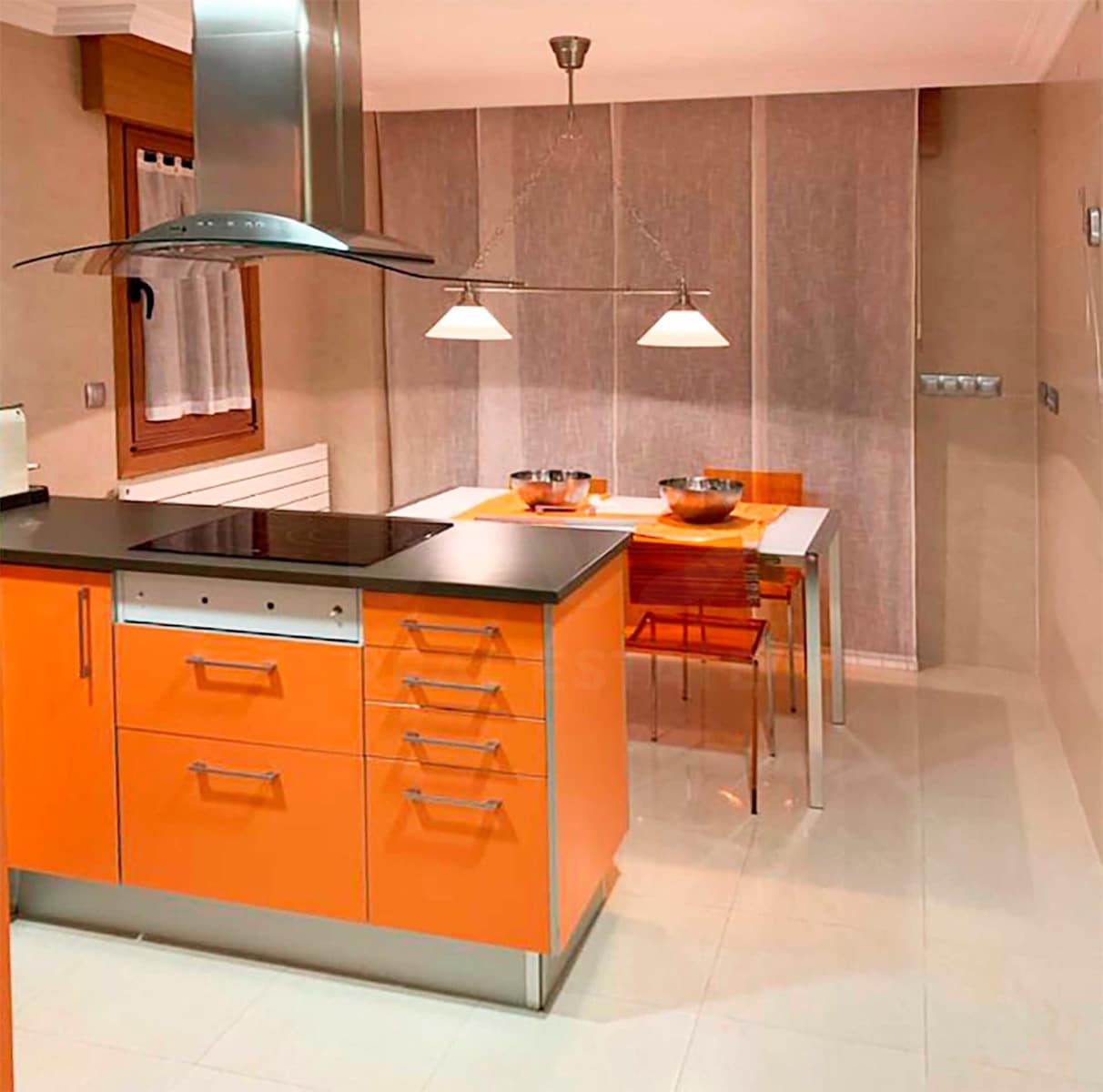 Chalet de 7 habitaciones en Huesca ciudad en venta con garaje - 890.000 € (Ref: 9987785)