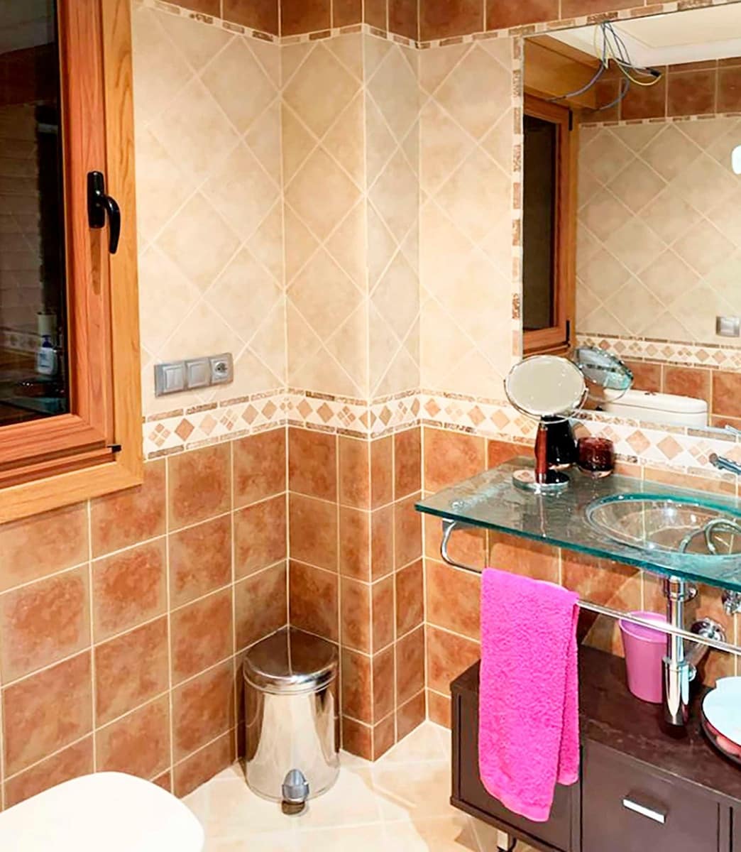 Chalet de 7 habitaciones en Huesca ciudad en venta con garaje - 890.000 € (Ref: 9987785)