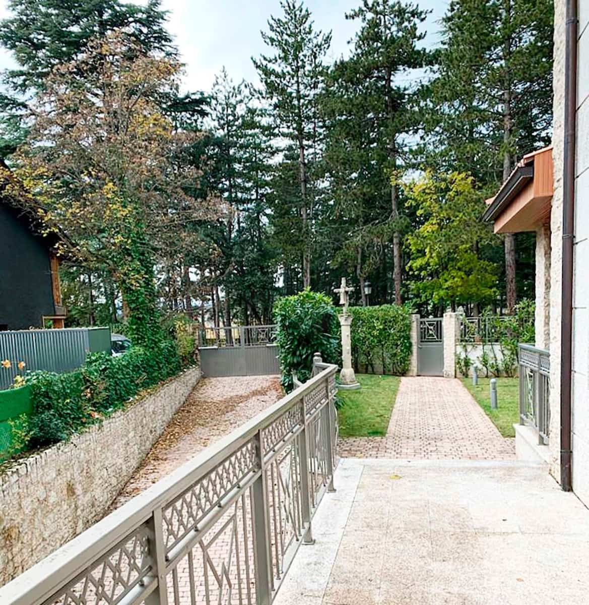 Chalet de 7 habitaciones en Huesca ciudad en venta con garaje - 890.000 € (Ref: 9987785)