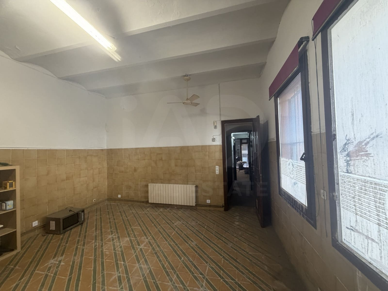 Kommersiell til salgs i Aiguafreda - € 200 000 (Ref: 9987788)