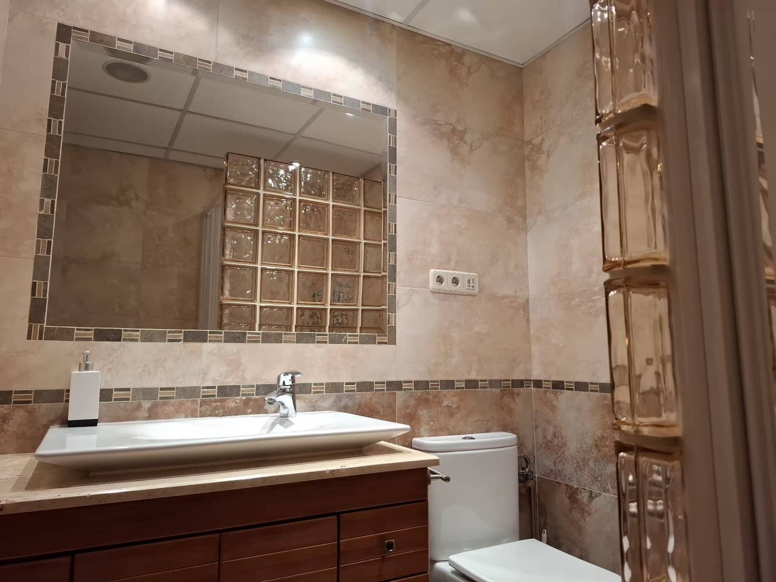 2 quarto Apartamento para arrendar em Madrid cidade - 1 800 € (Ref: 9987789)