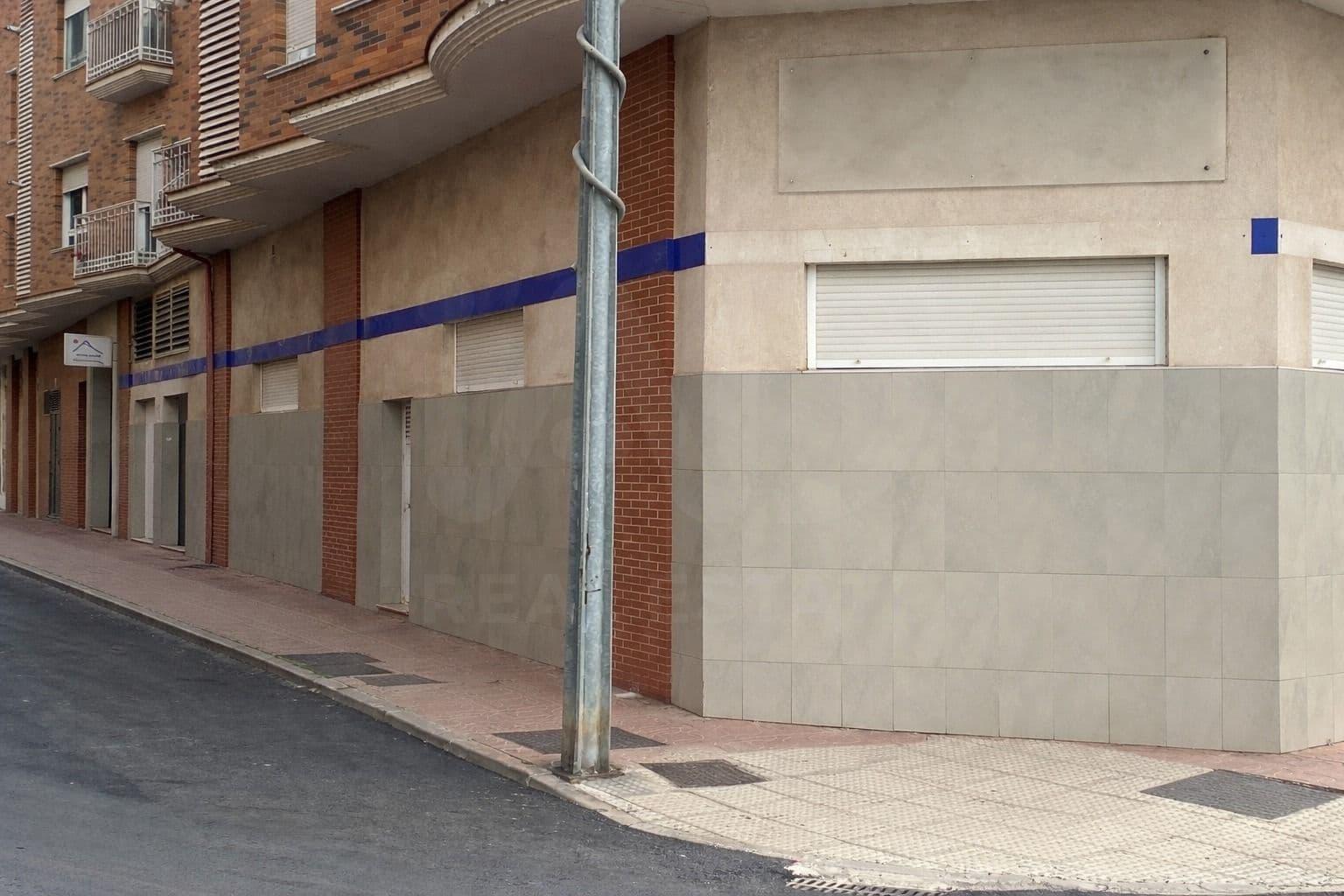 Kommersiell til salgs i Jaen by - € 650 000 (Ref: 9987790)
