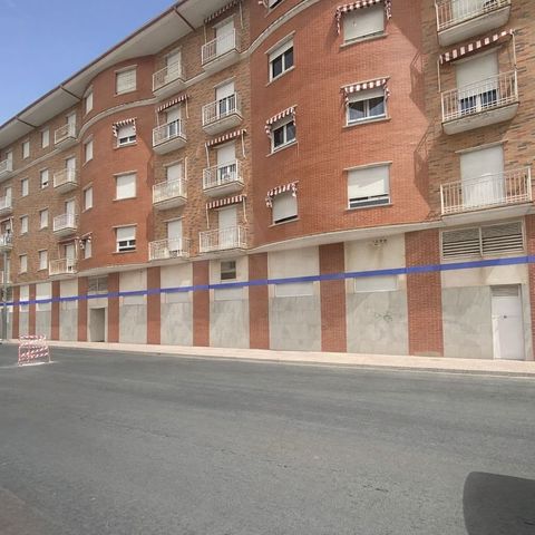 Local Commercial à vendre à Linares - 650 000 € (Ref: 9987790)