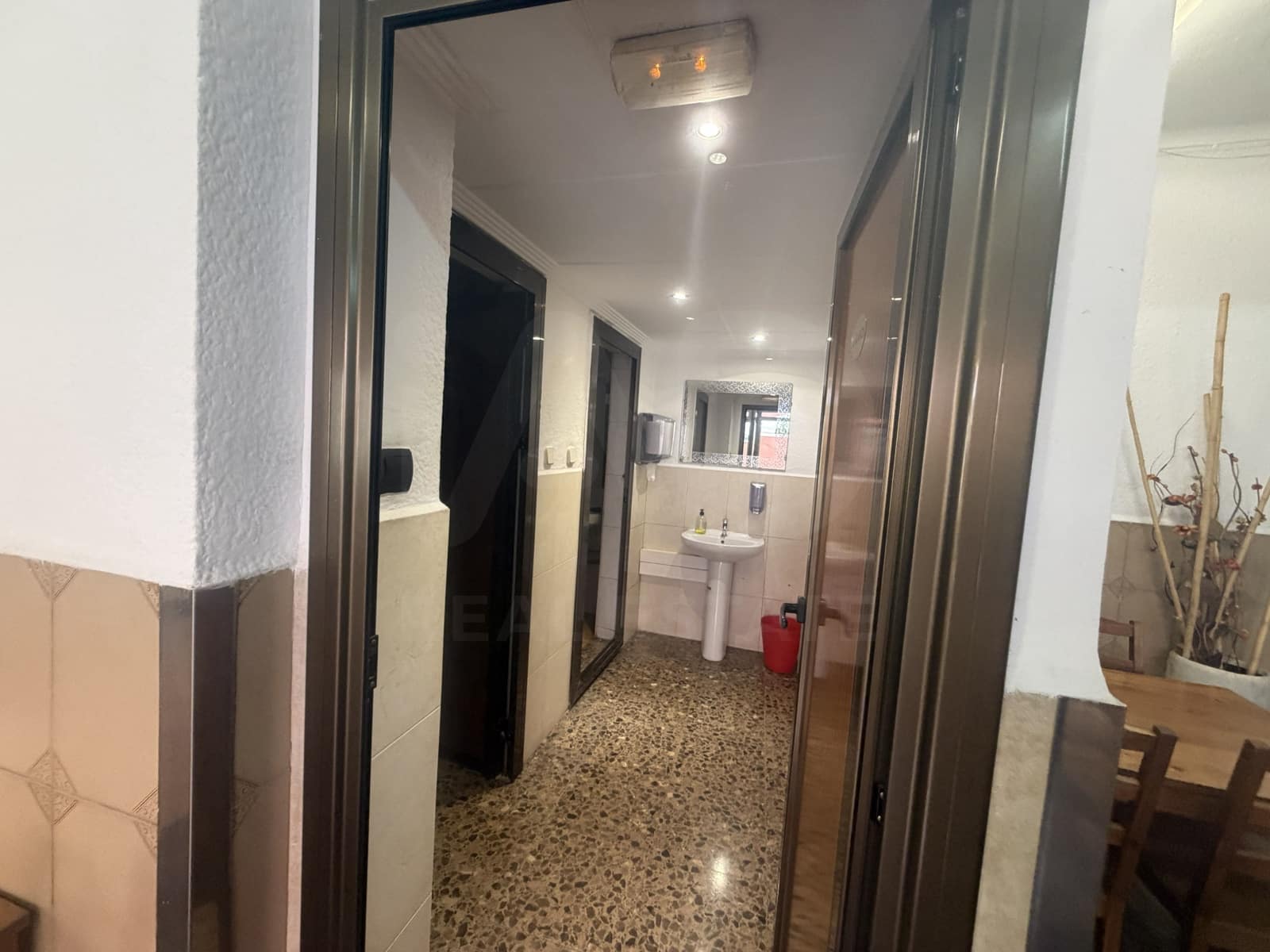 Gewerbe zu verkaufen in Barcelona Stadt - 159.000 € (Ref: 9987791)