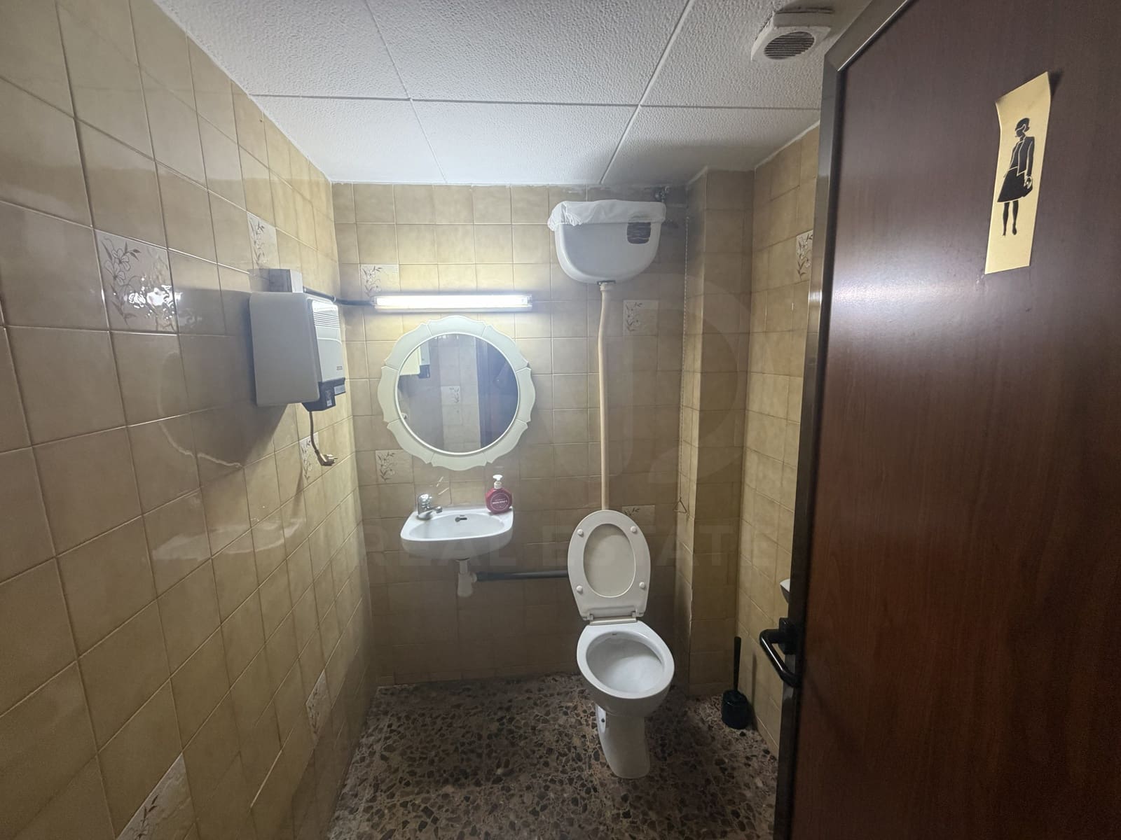 Gewerbe zu verkaufen in Barcelona Stadt - 159.000 € (Ref: 9987791)