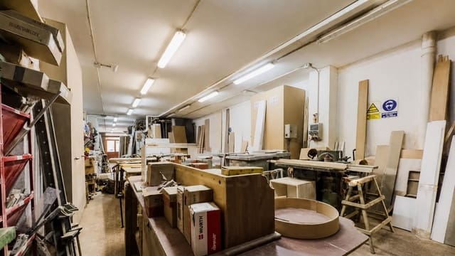 Erhverv til salg i Cornellà de Llobregat - € 135.000 (Ref: 9987792)