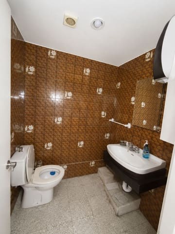 Kommersiell til salgs i Leon by - € 63 900 (Ref: 9987793)