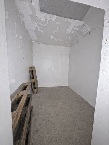 Kommersiell til salgs i Leon by - € 63 900 (Ref: 9987793)