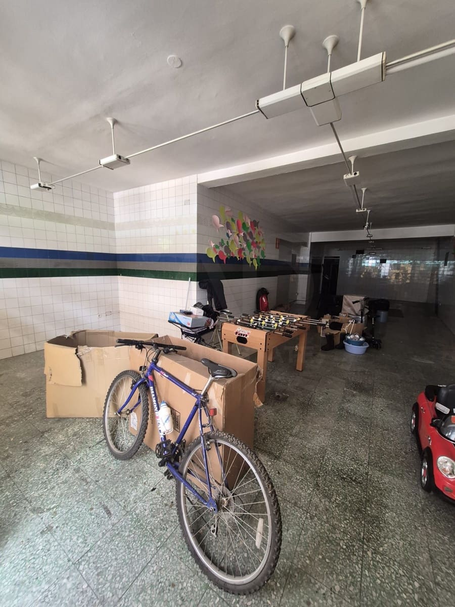 Gewerbe zu verkaufen in Leon Stadt - 63.900 € (Ref: 9987793)