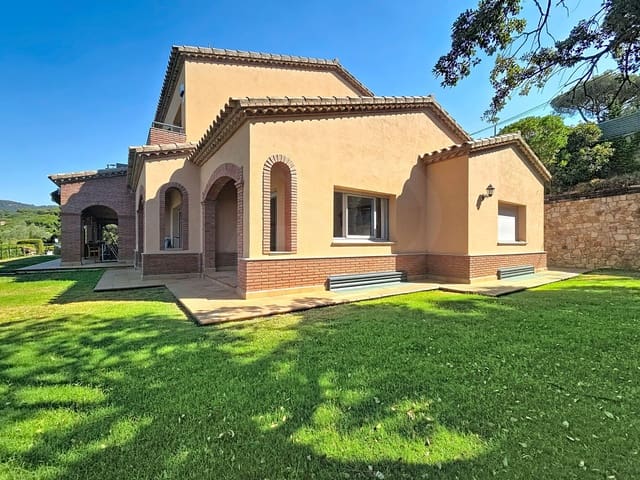 7 slaapkamer Villa te koop in Cabrils - € 1.950.000 (Ref: 9987796)