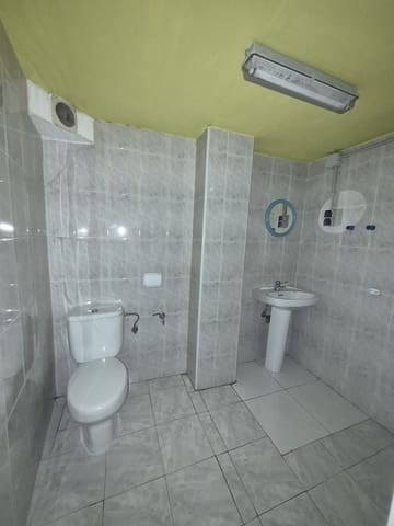 Kommersiell til salgs i Leon by - € 39 000 (Ref: 9987798)