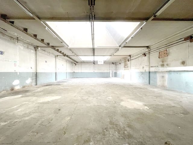 Commercial for rent in Barcelona city - € 1,500 (Ref: 9987805)