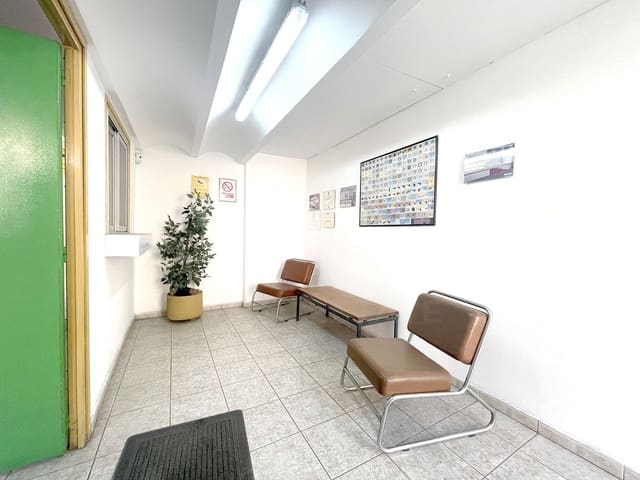 Commercial for rent in Barcelona city - € 1,500 (Ref: 9987805)