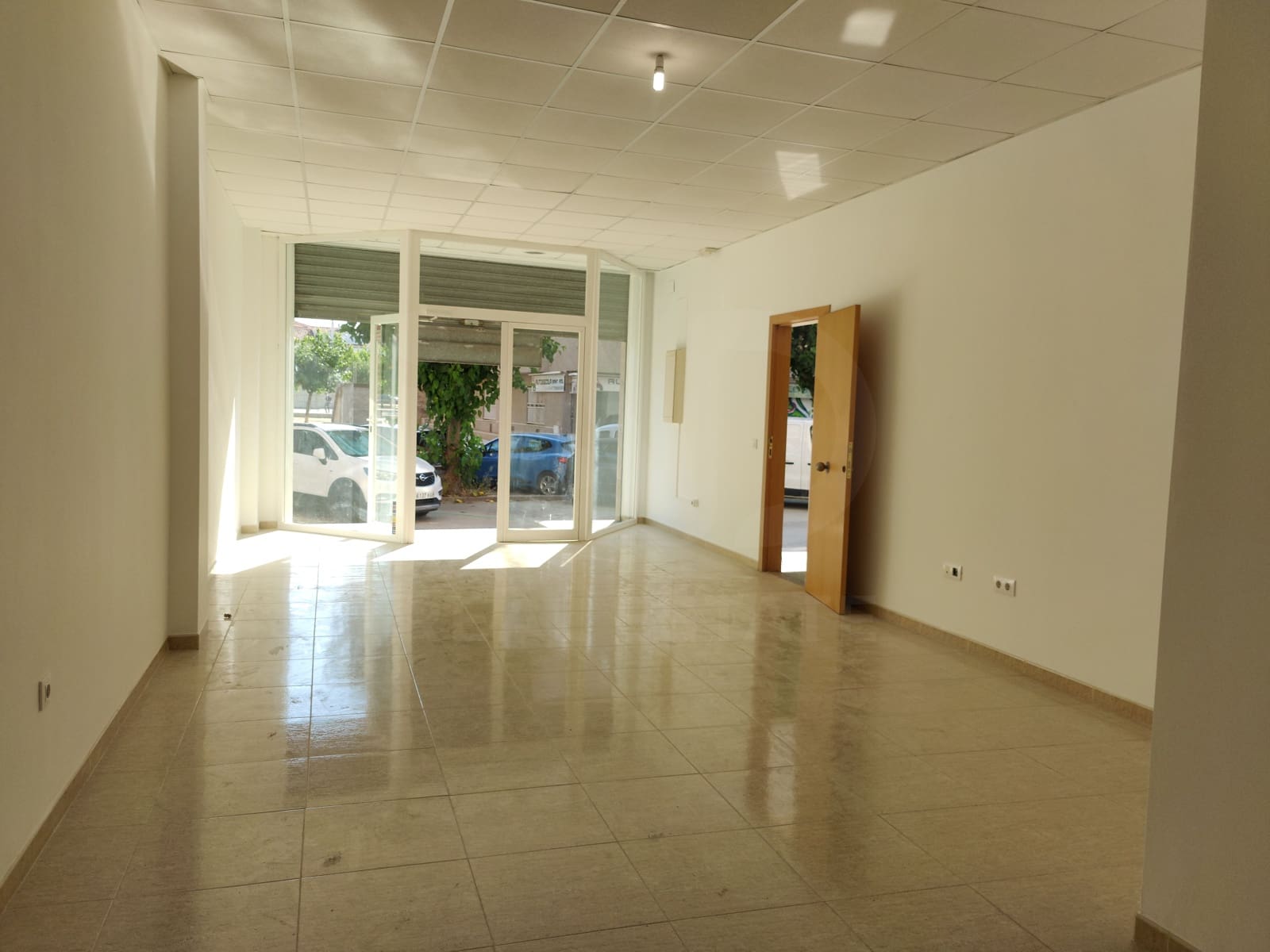 Kommersiell til leie i Barcelona by - € 1 000 (Ref: 9987806)