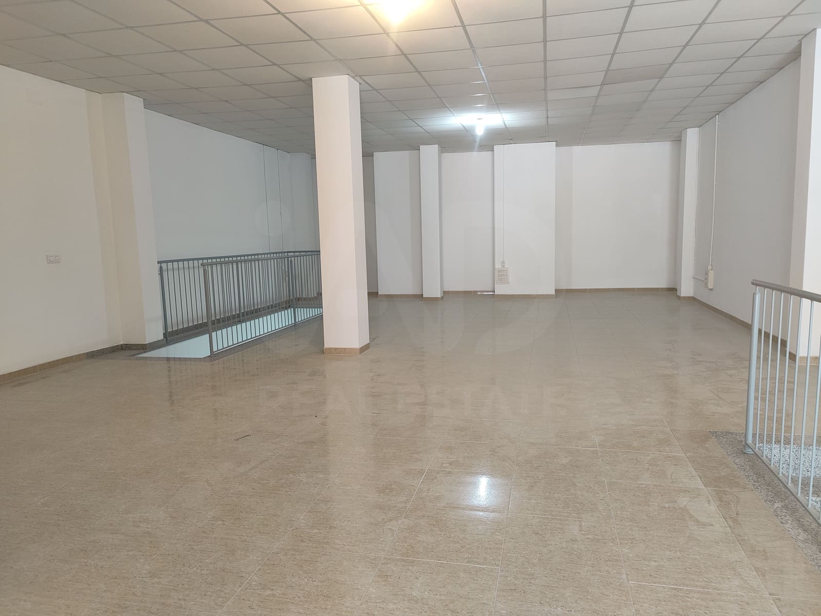 Kommersiell til leie i Barcelona by - € 1 000 (Ref: 9987806)