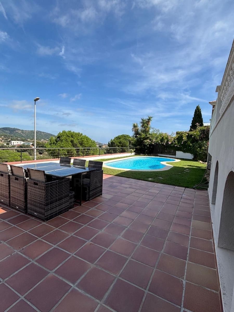 Chalet de 4 habitaciones en Barcelona ciudad en venta con piscina garaje - 615.000 € (Ref: 9987809)