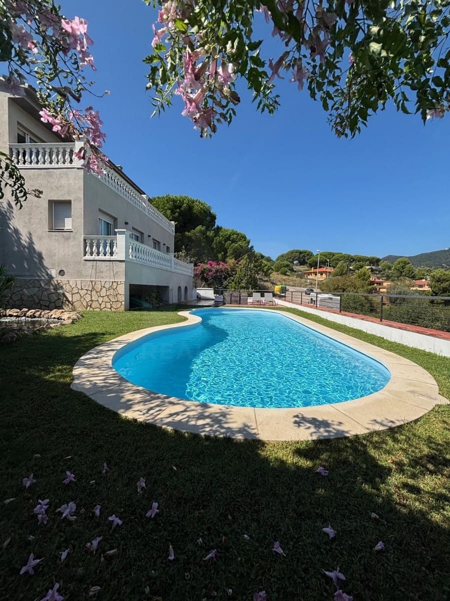 Chalet de 4 habitaciones en Barcelona ciudad en venta con piscina garaje - 615.000 € (Ref: 9987809)