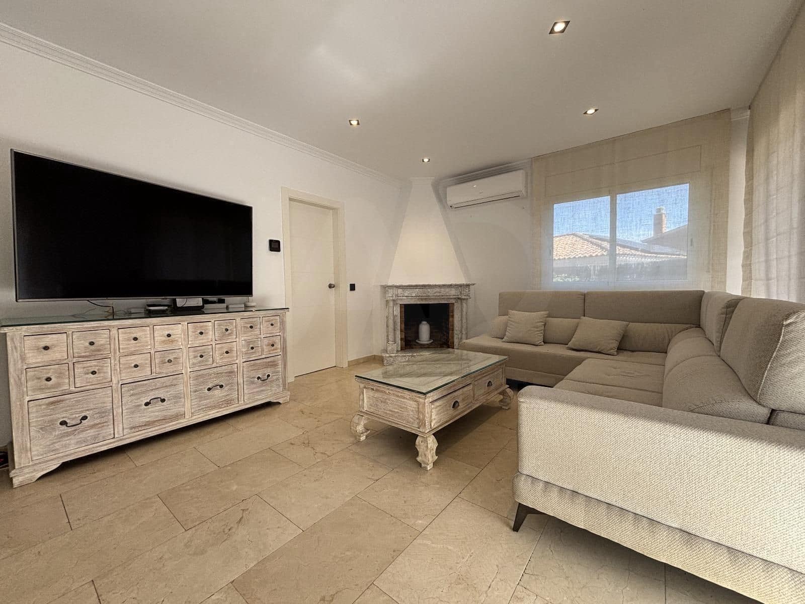 Chalet de 4 habitaciones en Barcelona ciudad en venta con piscina garaje - 615.000 € (Ref: 9987809)