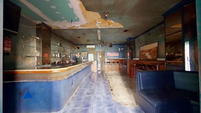 2 bedroom Commercial for sale in Torredembarra - € 59,000 (Ref: 9987821)